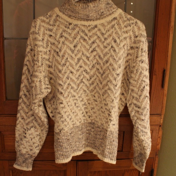Liz Claiborne Chevron Sweater - Picture 1 of 3